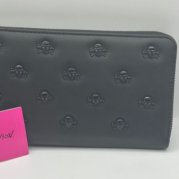 Betsey Johnson Black Skull Wallet - Picture 2 of 6